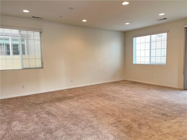 Building Photo - 663 Huron Pl