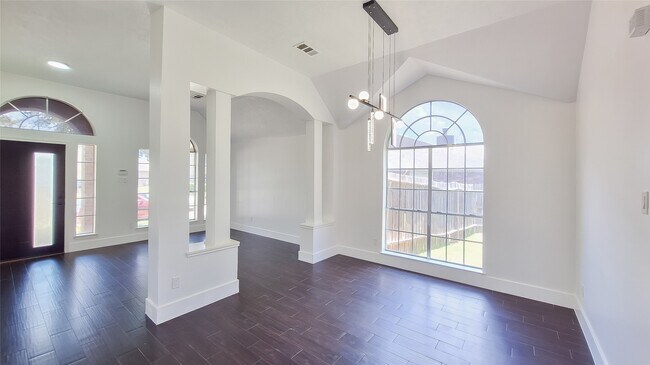 Building Photo - 17122 Canterbury Green Ct