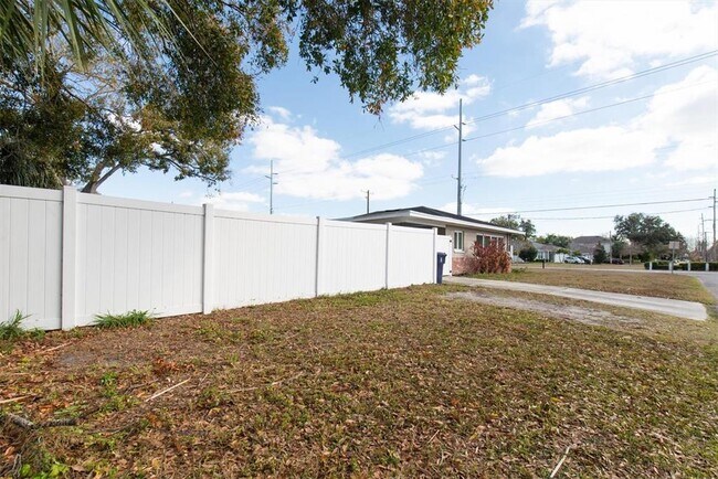 Building Photo - 3623 W Gray St