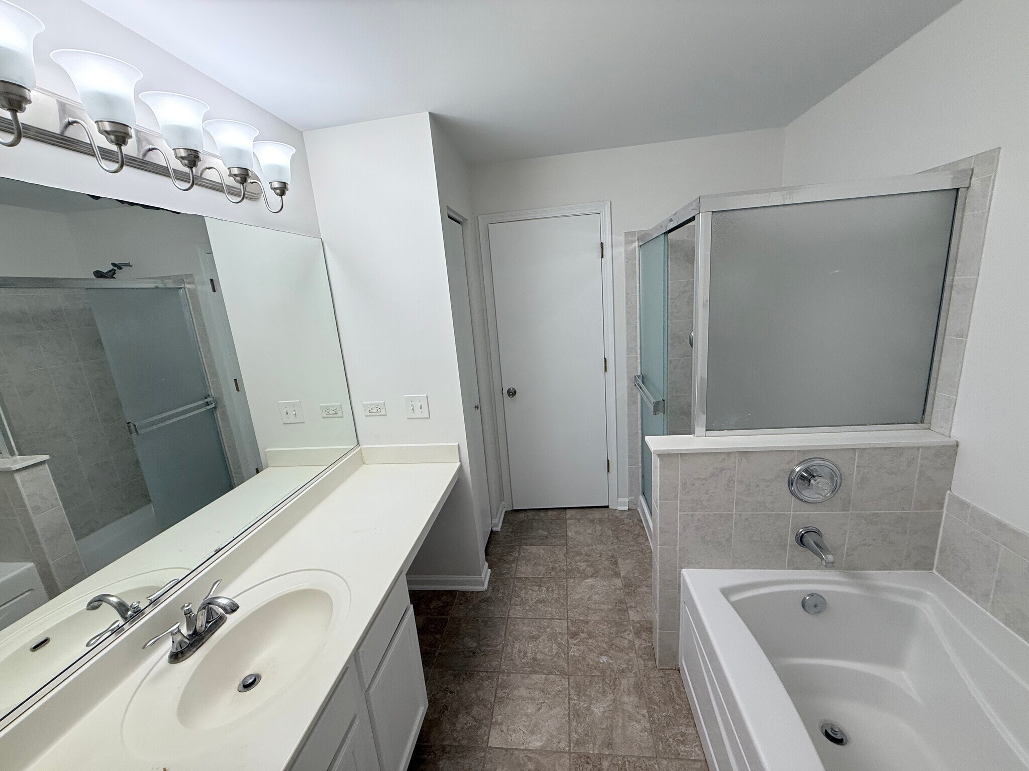 Building Photo - 1424 Westhampton Dr