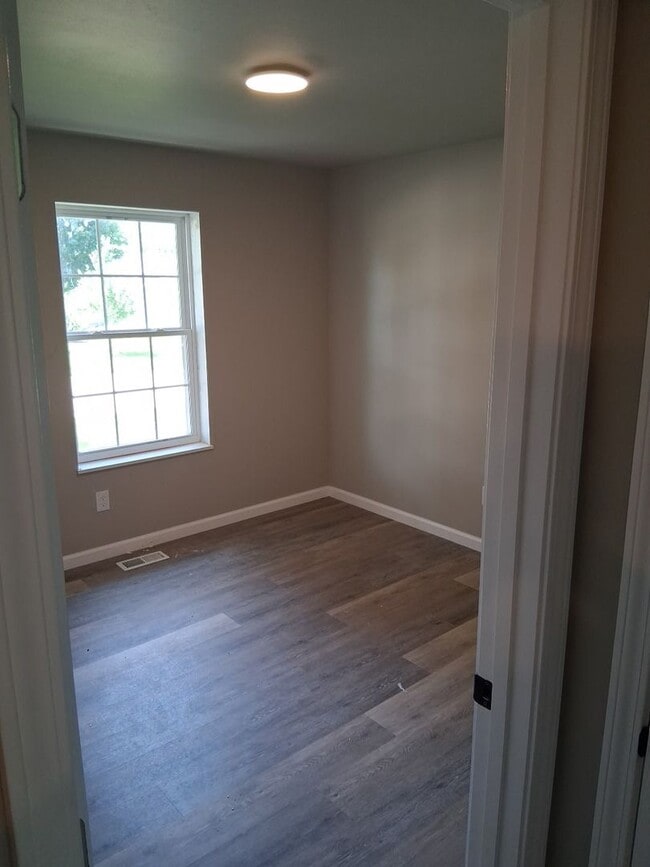 Building Photo - 3 Bed House in St. Peter's MO
