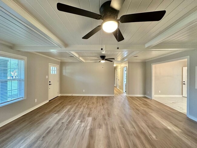 Building Photo - Charming Single-Story Brick Home Available! Whitehouse ISD!