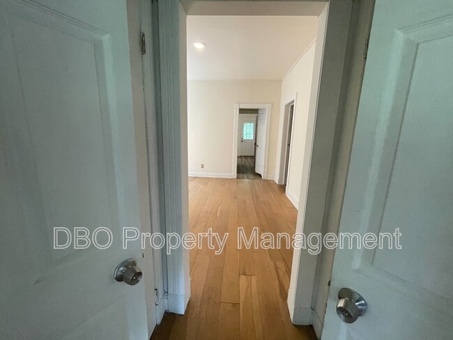 Building Photo - 262 Morton Ave