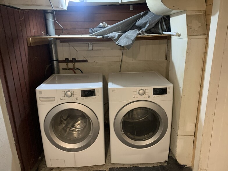 Laundry (Across from Bathroom) - 709 Farlow Ave