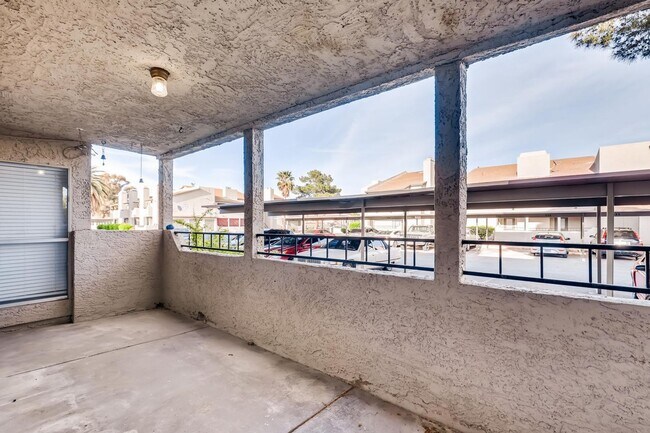 Building Photo - 2 Bedroom CONDO at a GREAT PRICE!
