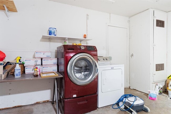 Building Photo - 8309 Beaver Brook Ln