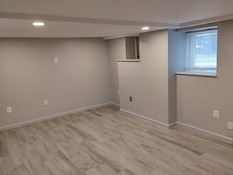 Building Photo - 3609 W Forest Park Ave