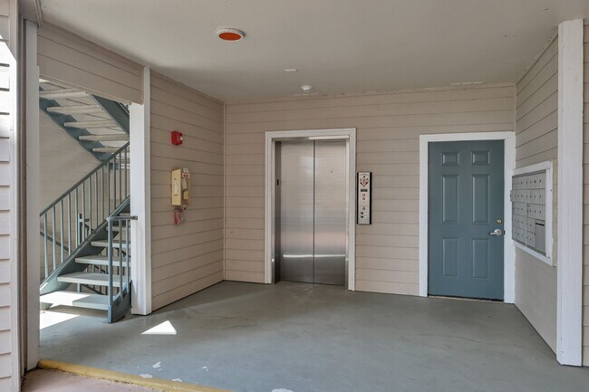 Building Photo - 12800 Melville Dr