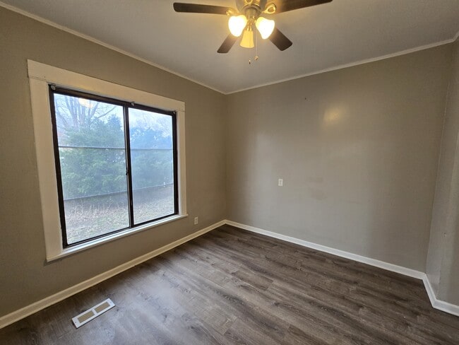 Building Photo - 214 Edwards St