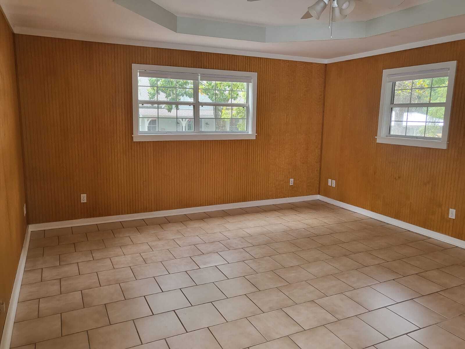 Versatile Studio Space - 422 Seabreeze Dr