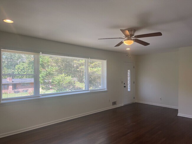 Building Photo - 665 Aline Dr NW
