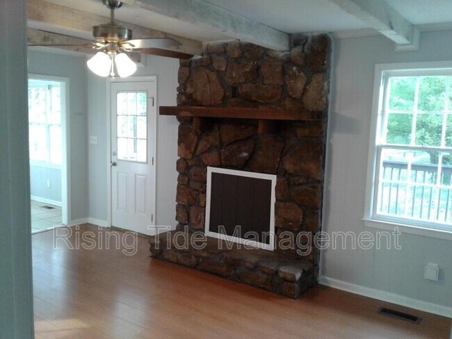 Building Photo - 1001 Christopher Dr