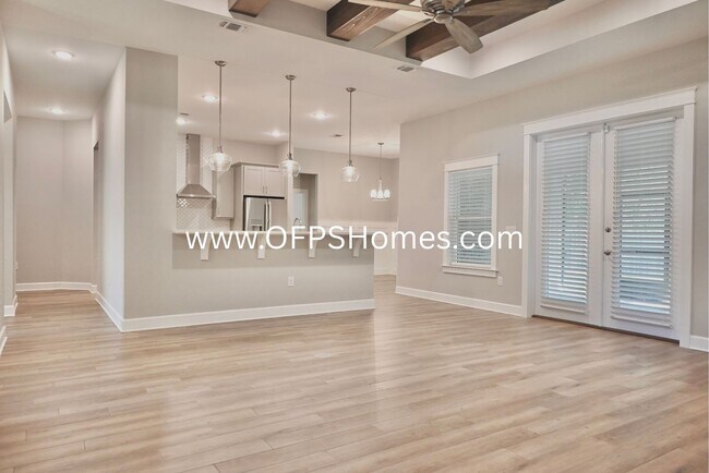 Building Photo - 4bed Home within Walking Distance to Sound