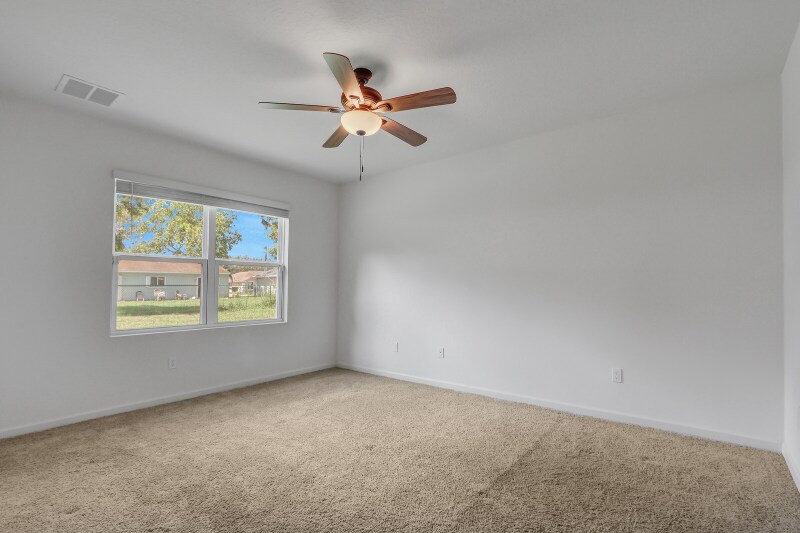 Building Photo - 2550 SE Rock Springs Dr
