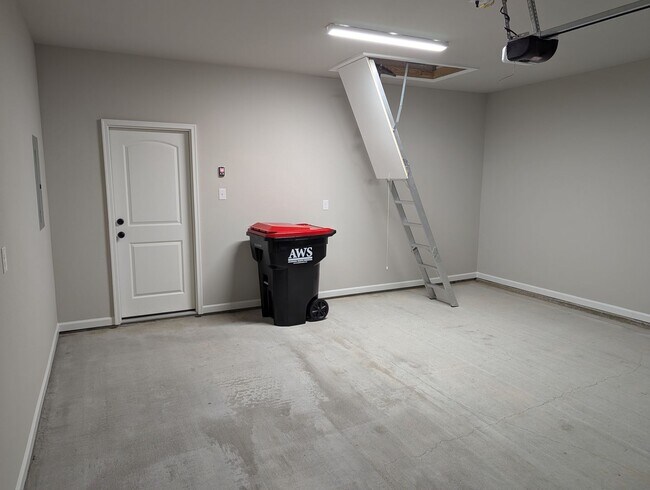 Building Photo - 136 Segovia Wy