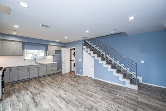 Building Photo - 6719 Vineland