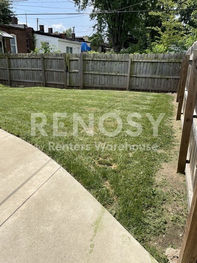 Building Photo - One bed one bath apartment in great neighborhood  - move in ready!