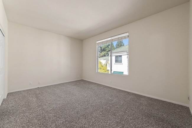Building Photo - 470 Navaro Way