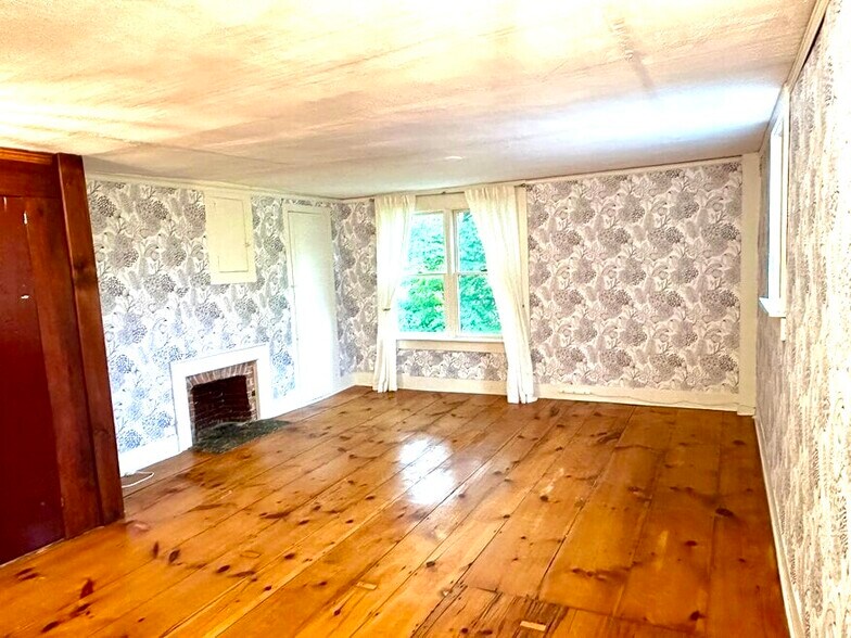 Living room - 61 Chesterfield Rd