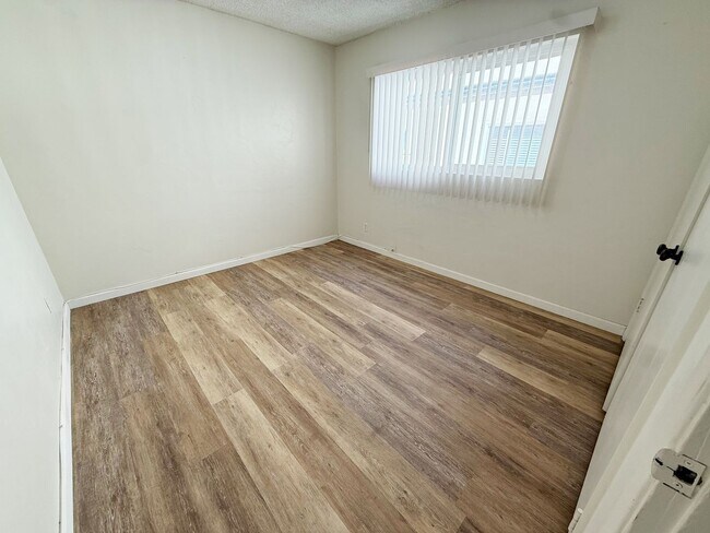 Building Photo - 4348 - 4352 1/2 McClintock St