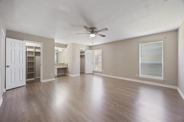 Building Photo - 2413 Village Green Dr