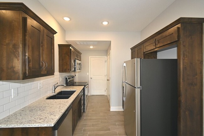 Building Photo - 3 Bedroom 2.5 bath 2 Car Garage   Duplex