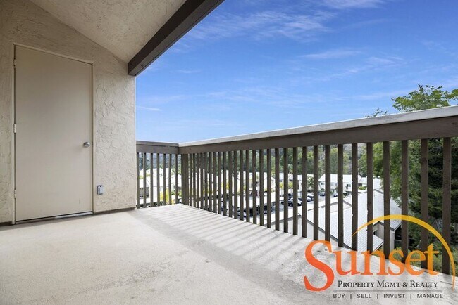 Building Photo - 8561 Villa La Jolla Dr