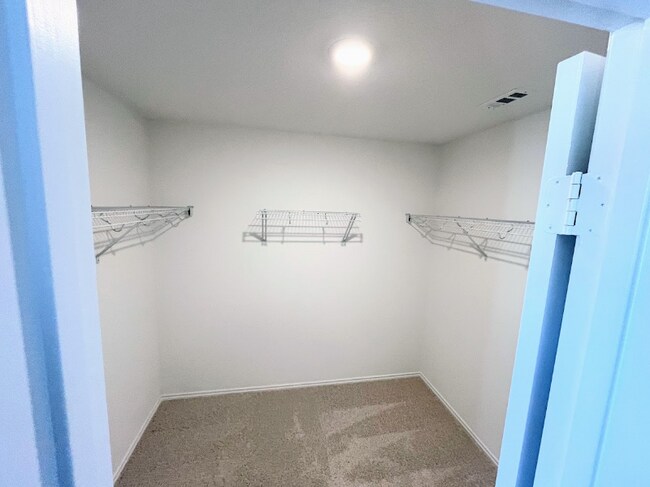 Building Photo - 743 Bluegrass Pt