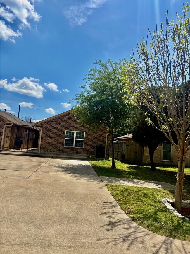 Building Photo - 8230 Constellation Ln