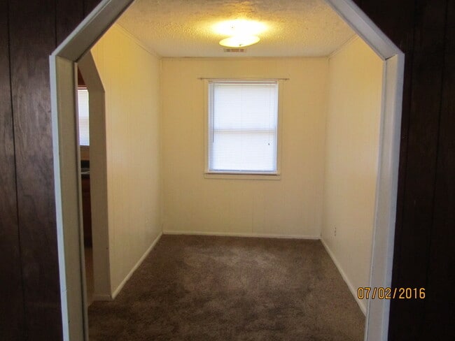 Building Photo - SW OKC Home For Rent - 2-bed 1-bath coming August 20th