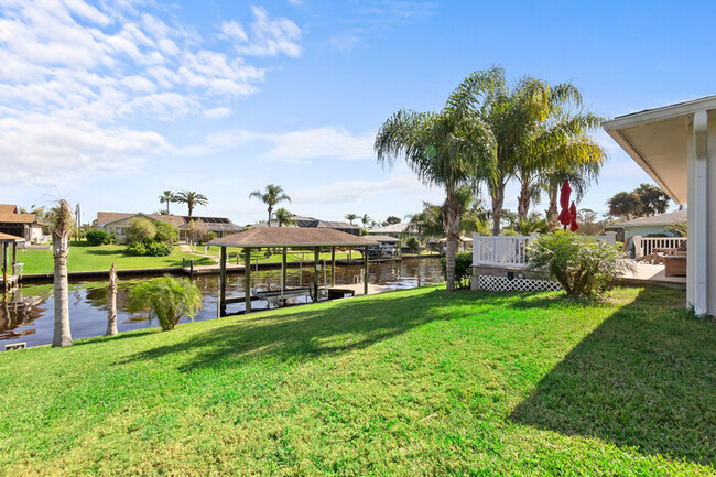 Building Photo - Dockside Serenity