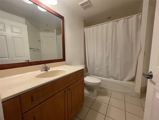 Building Photo - 2600 SW 27th Ave