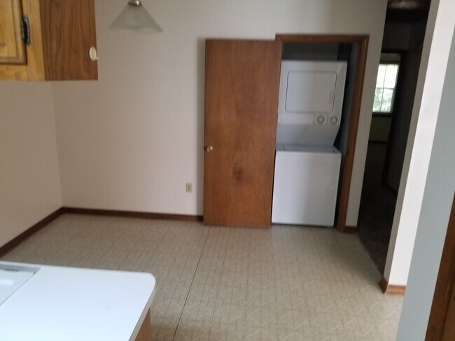 Building Photo - 216 Brandi Ln