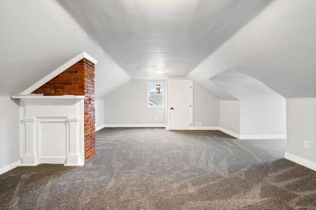 Building Photo - Beautifully Renovated 3 Bed/2.5 Bath Home in Mt Washington - Convenient Location