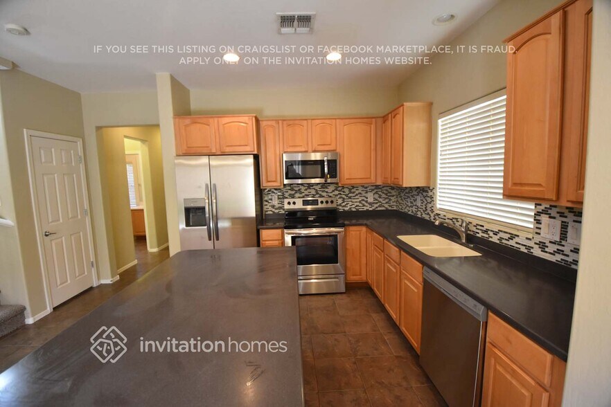 Building Photo - 445 N Citrus Ln