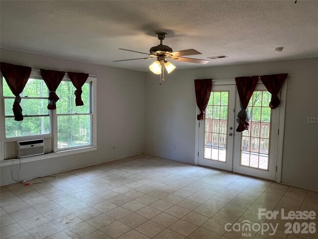 Building Photo - 8737 Whippoorwill Dr
