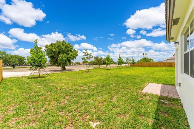 Building Photo - 2960 SE 23rd Ave