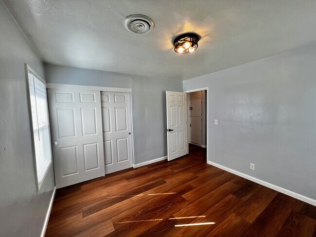 Building Photo - 214 Faber St