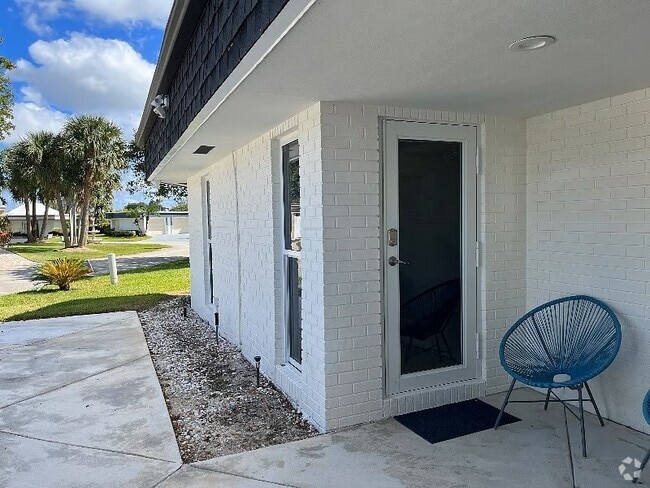 Building Photo - 5704 Melaleuca Dr