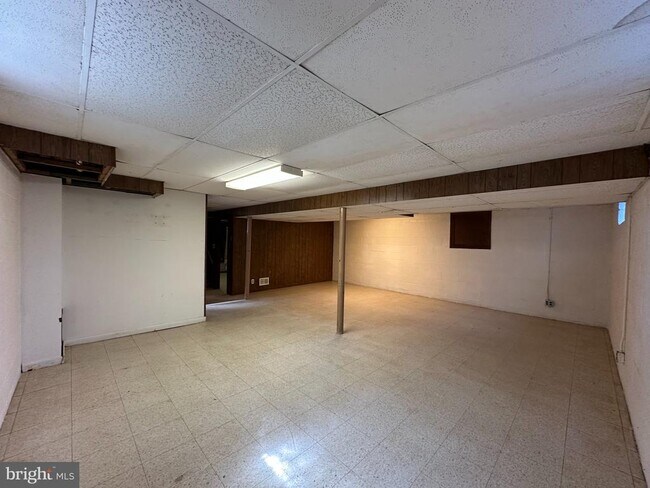 Building Photo - 918 Shawnee Dr