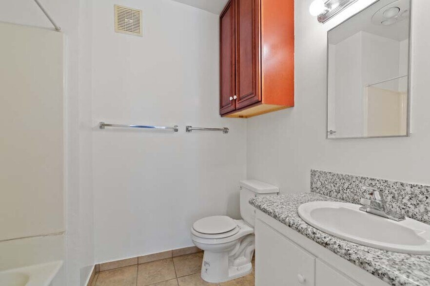 Building Photo - 11808 Hart St