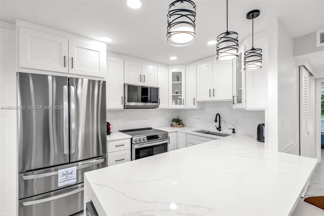 Building Photo - 3042 Harwood D