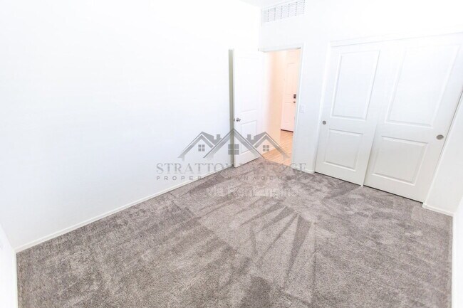 Building Photo - 15427 W Windward Ave