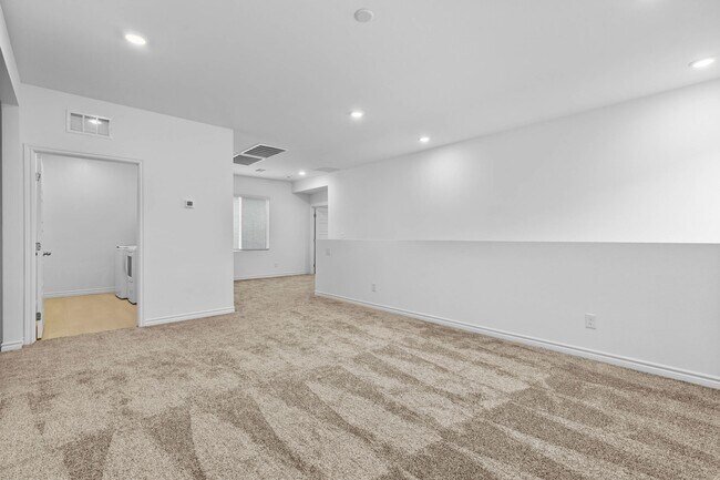 Building Photo - 4469 Sawyer Rdg St