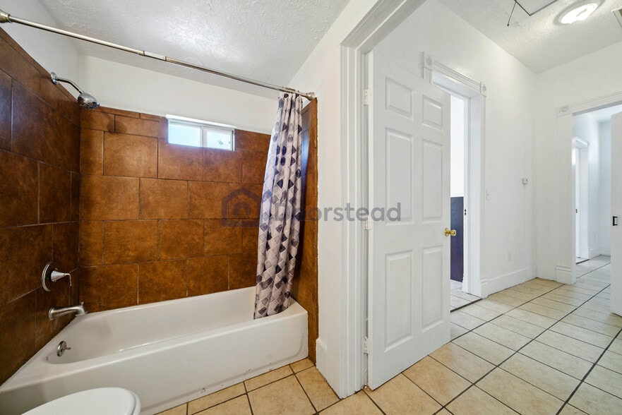 Building Photo - 814 35th St