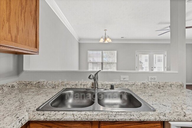 Building Photo - 1055 Duval St