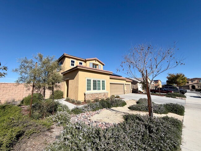 Building Photo - Solar Powered 4 Bedroom 3.5 Bath Sagewood Home with Private Casita & 3 Car Garage