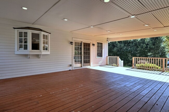 Building Photo - 1591 Huntington Turnpike