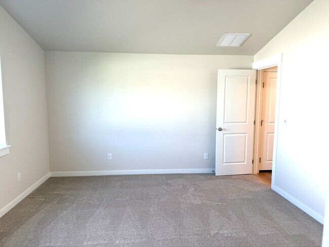 Building Photo - Newly Built 3-Bedroom with Fenced Back Yard