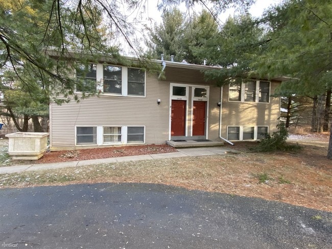 Building Photo - 2 br, 1 bath House - 2420 Textile Rd